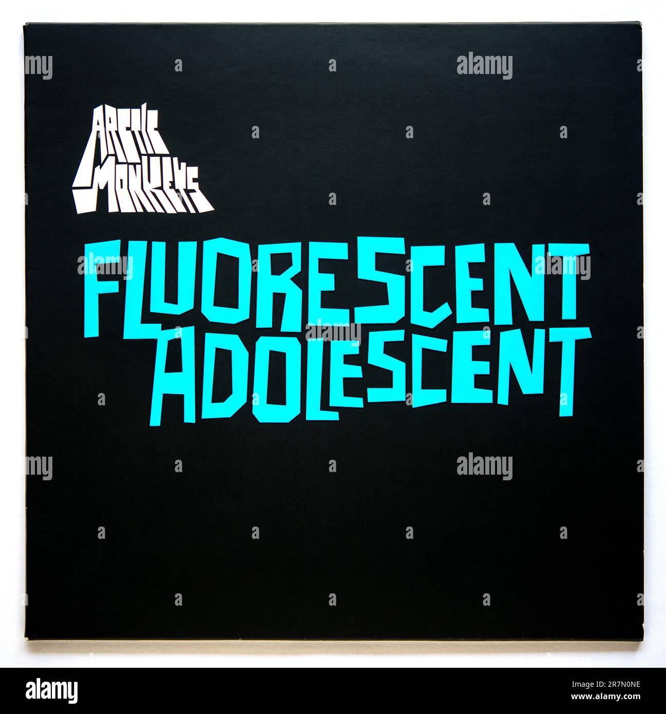 Couverture de la photo de la version simple de sept pouces de Fluorescent adolescent par Arctic Monkeys, qui a été publiée en 2007 Banque D'Images Couverture de la photo de la version simple de sept pouces de Fluorescent adolescent par Arctic Monkeys, qui a été publiée en 2007 Banque D'Images