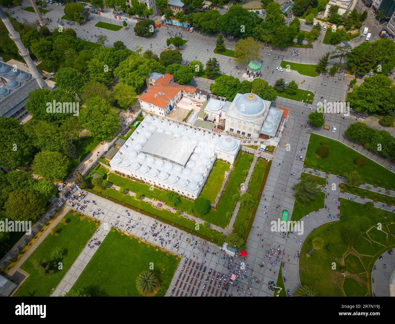 Vue aérienne du tombeau du Sultan Ahmet Turbesi à côté de la Mosquée bleue à Sultanahmet dans la ville historique d'Istanbul, Turquie. Les zones historiques d'Istanbul est une UNESCO Banque D'Images