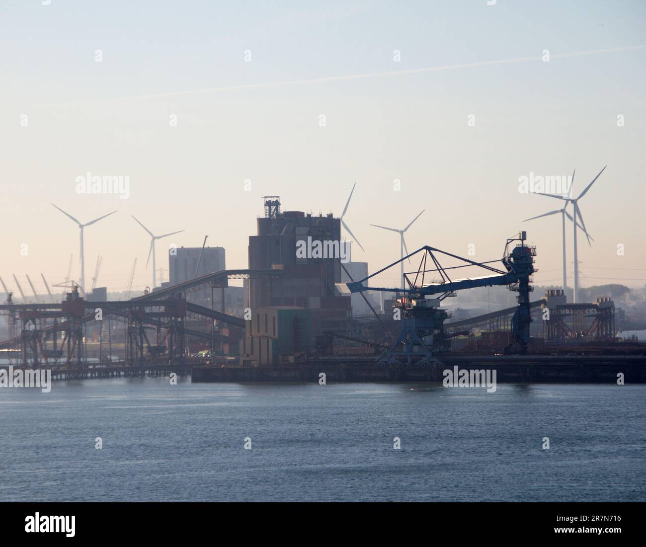 Industrie dans le port de Rotterdam Banque D'Images Industrie dans le port de Rotterdam Banque D'Images