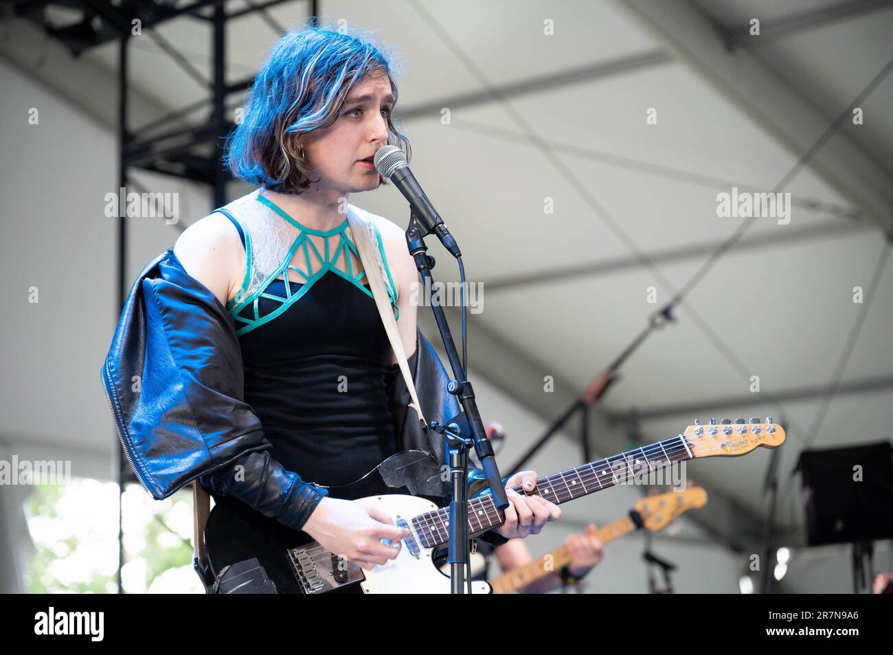 Ezra Furman se produit au cours du 1 e jour du festival de musique et d'arts Bonnaroo 2023 sur 15 juin 2023 à Manchester, Tennessee. Photo : Darren Eagles/imageSPACE/MediaPunch Banque D'Images