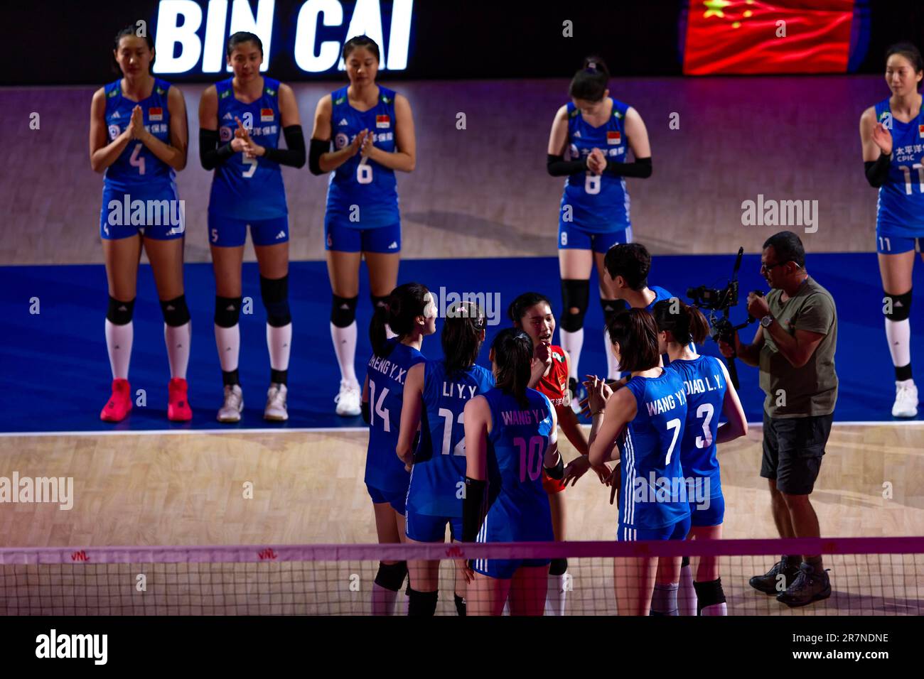 Hong Kong, Hong Kong. 16th juin 2023. Team China se réjouissant avant le match préliminaire de la FIVB Volleyball Nations League Hong Kong 2023 entre la Bulgarie et la Chine au Hong Kong Coliseum. Score final; Bulgarie 1:3 Chine. Crédit : SOPA Images Limited/Alamy Live News Banque D'Images