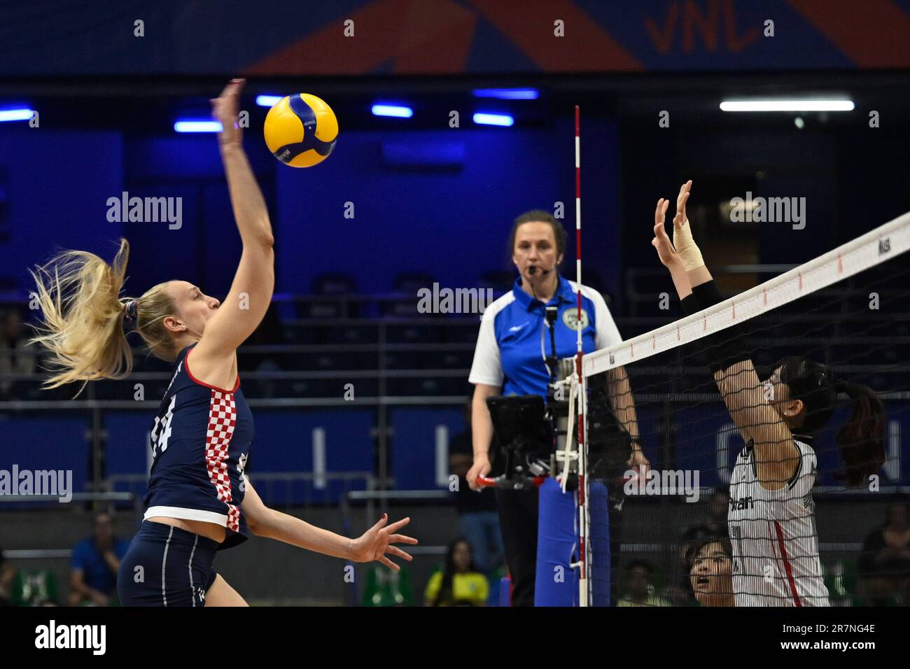 DF - BRASILIA - 06/16/2023 - 2023 WOMEN'S VOLLEY NATIONS LEAGUE, CROATIE X CORÉE DU SUD - Croatie joueur Martina ŠAmadan attaque lors d'un match contre la Corée du Sud à Nilson Nelson Gym pour la 2023 Women's Volleyball League. Photo : Mateus Bonomi/AGIF/Sipa USA Banque D'Images