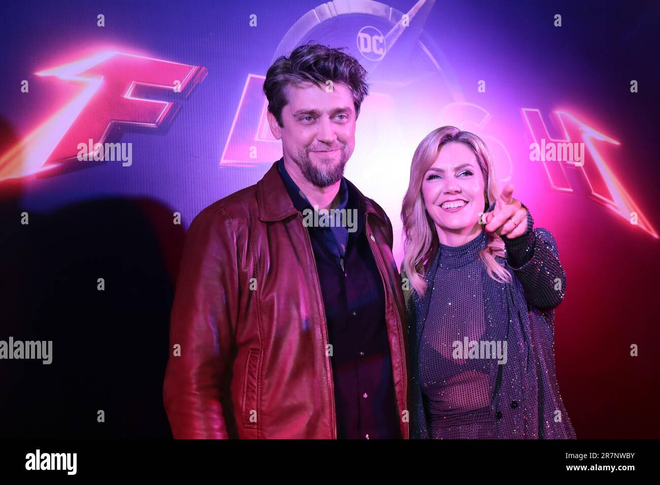 Andrés Muschietti y Barbara Muschietti réalisateur et producteur du film Flash Banque D'Images