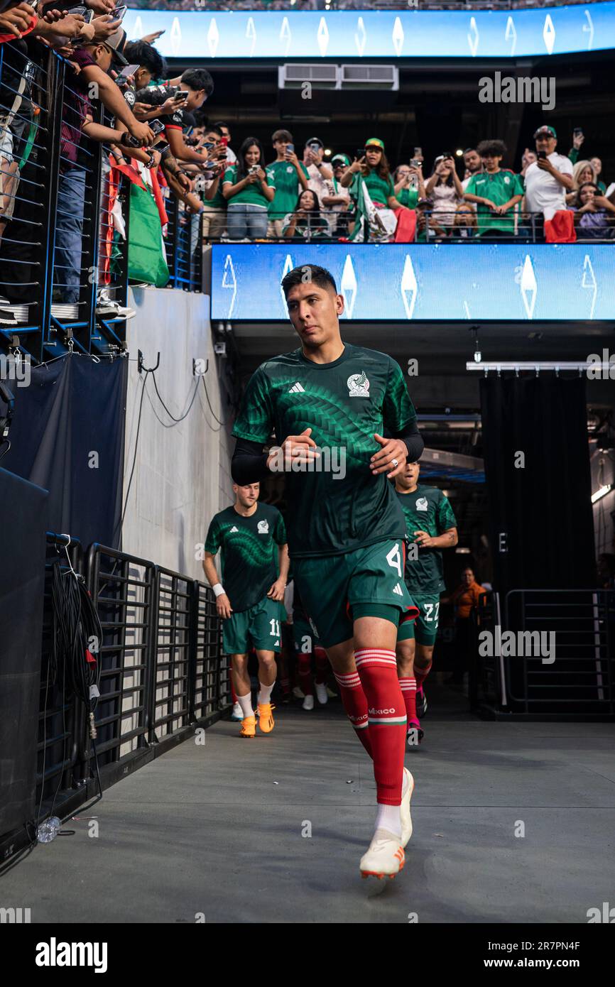 Le défenseur mexicain Edson Álvarez (4) prend le terrain lors d'un match semi-final de la Ligue des Nations de la CONCACAF contre les Etats-Unis, jeudi, 15 juin 2023, à Alleg Banque D'Images