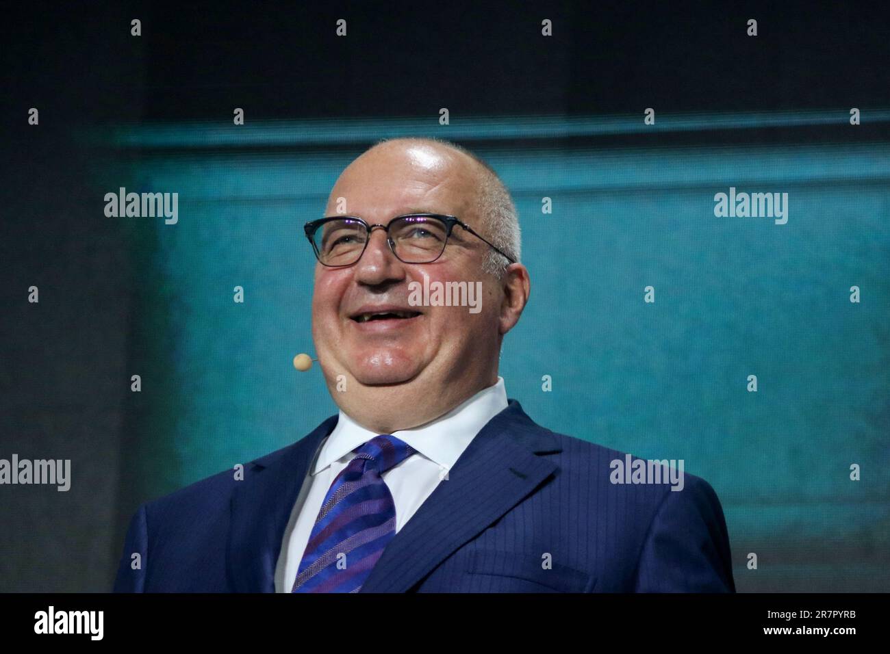 Saint-Pétersbourg, Russie. 16th juin 2023. Nazim Efendiev, Directeur général de la Société de gestion METALLOINVEST, assiste à une session sur le contact d'affaires avec Vladimir Soloviev dans le cadre de la St. Forum économique international de Petersbourg 2023 (SPIEF 2023). Crédit : SOPA Images Limited/Alamy Live News Banque D'Images