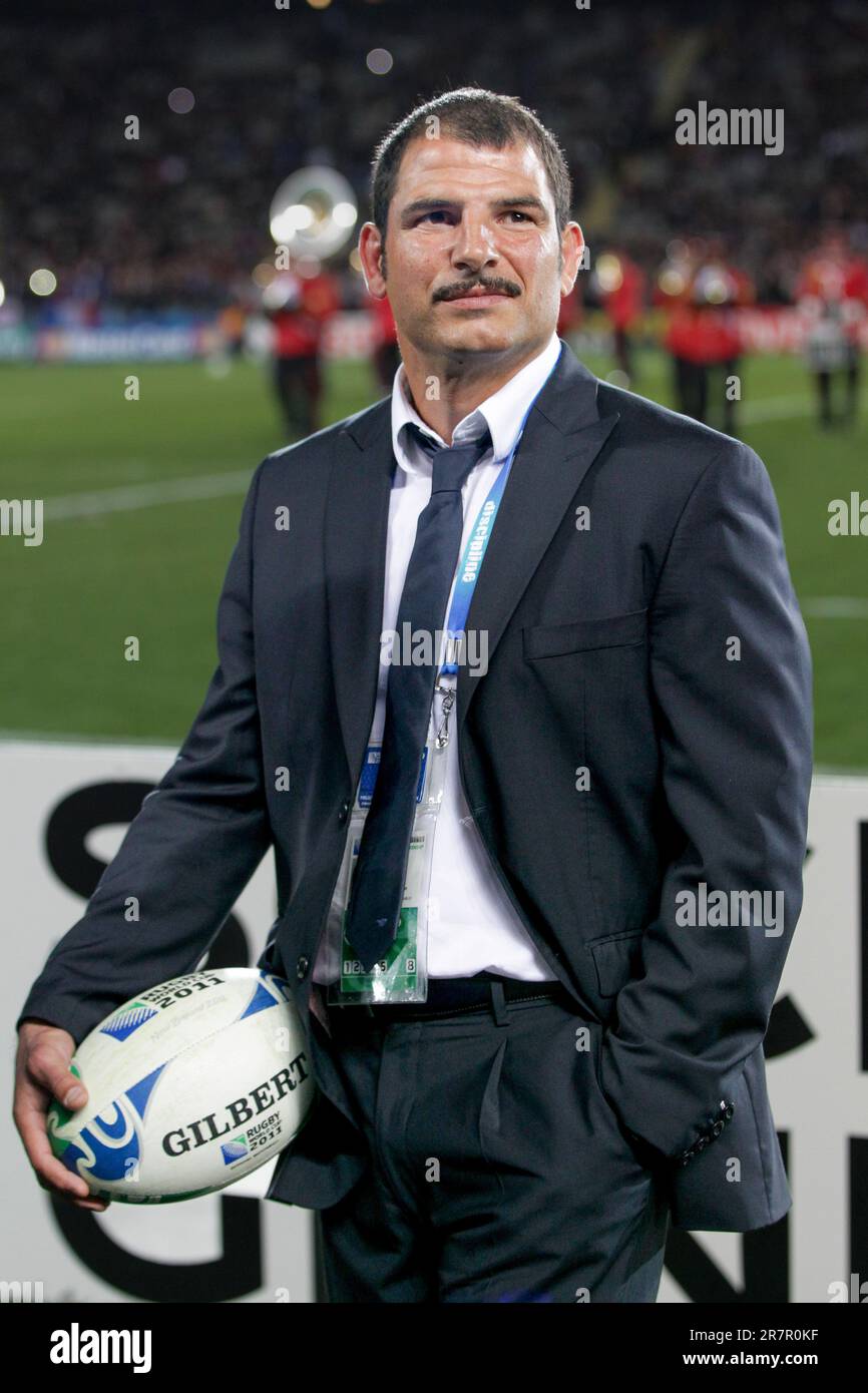 Marc Lievremont l'entraîneur en chef de la France attend le début de la finale de la coupe du monde de rugby de Nouvelle-Zélande contre la France à Eden Park, Auckland, Nouvelle-Zélande, dimanche, 23 octobre, 2011. Banque D'Images