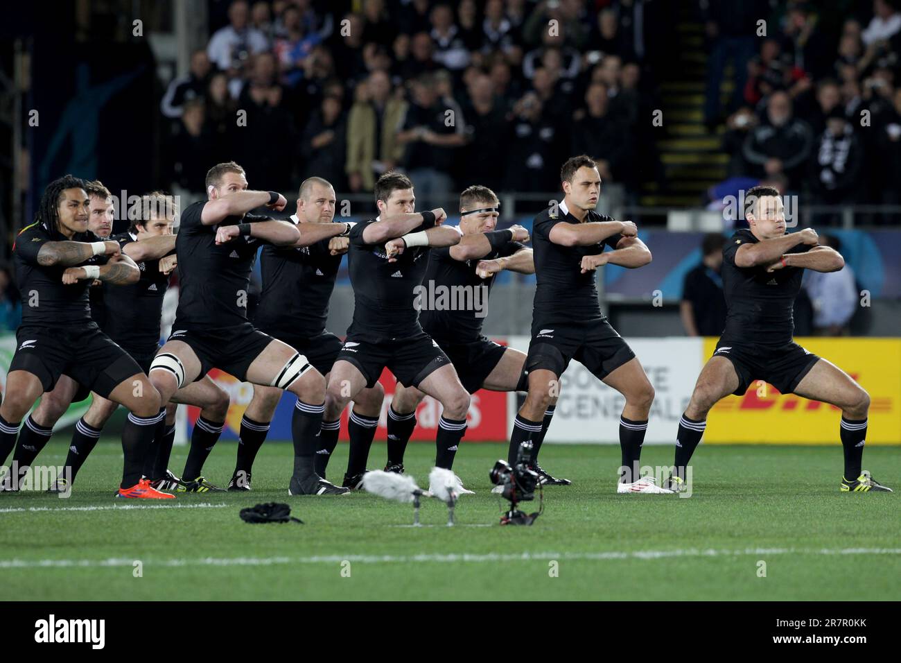 La Nouvelle-Zélande joue le haka avant de jouer en France à la finale de la coupe du monde de rugby à Eden Park, Auckland, Nouvelle-Zélande, dimanche, 23 octobre, 2011. Banque D'Images