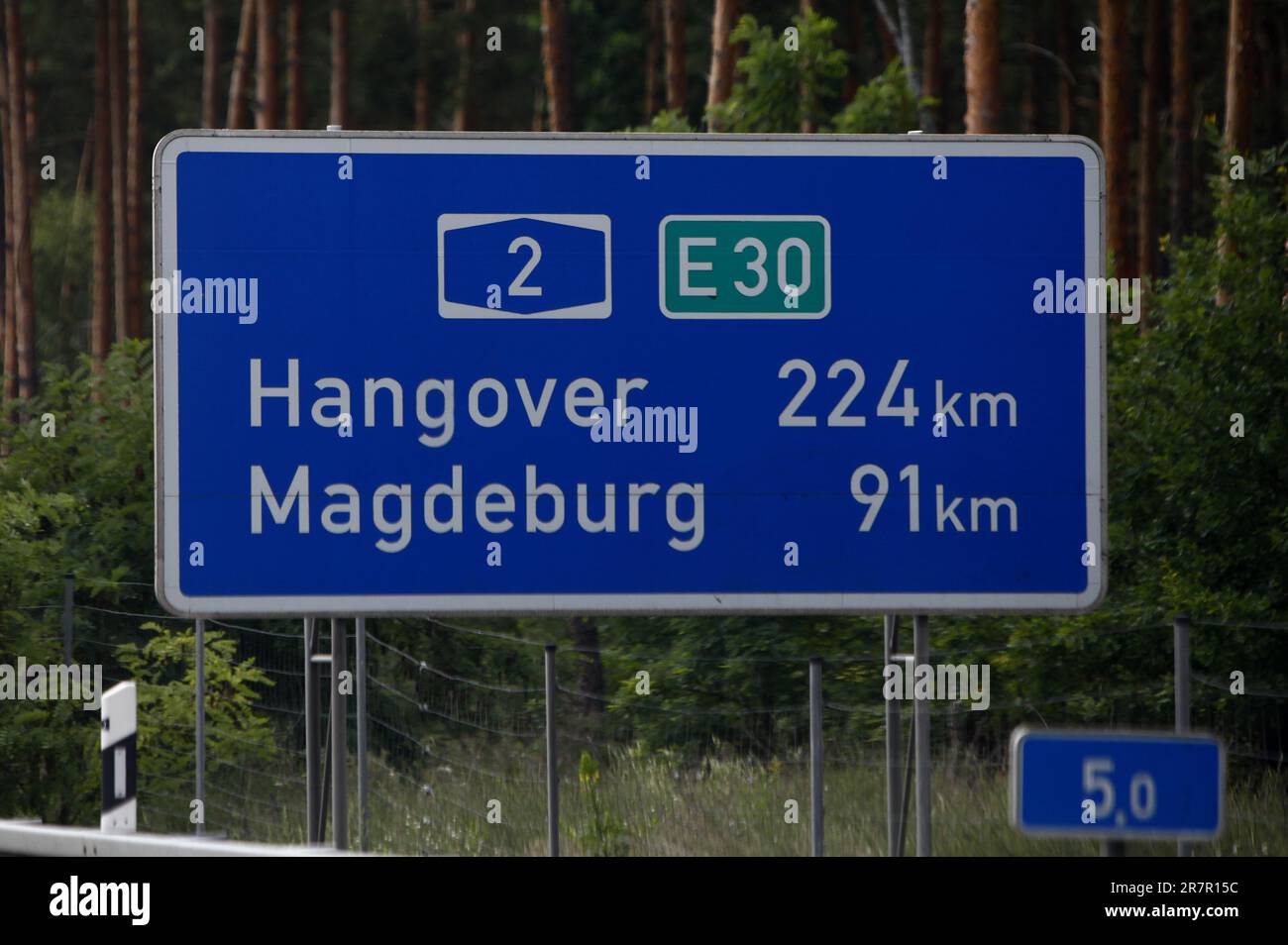Le panneau allemand Autobahn Hannover a changé pour Hannover Banque D'Images