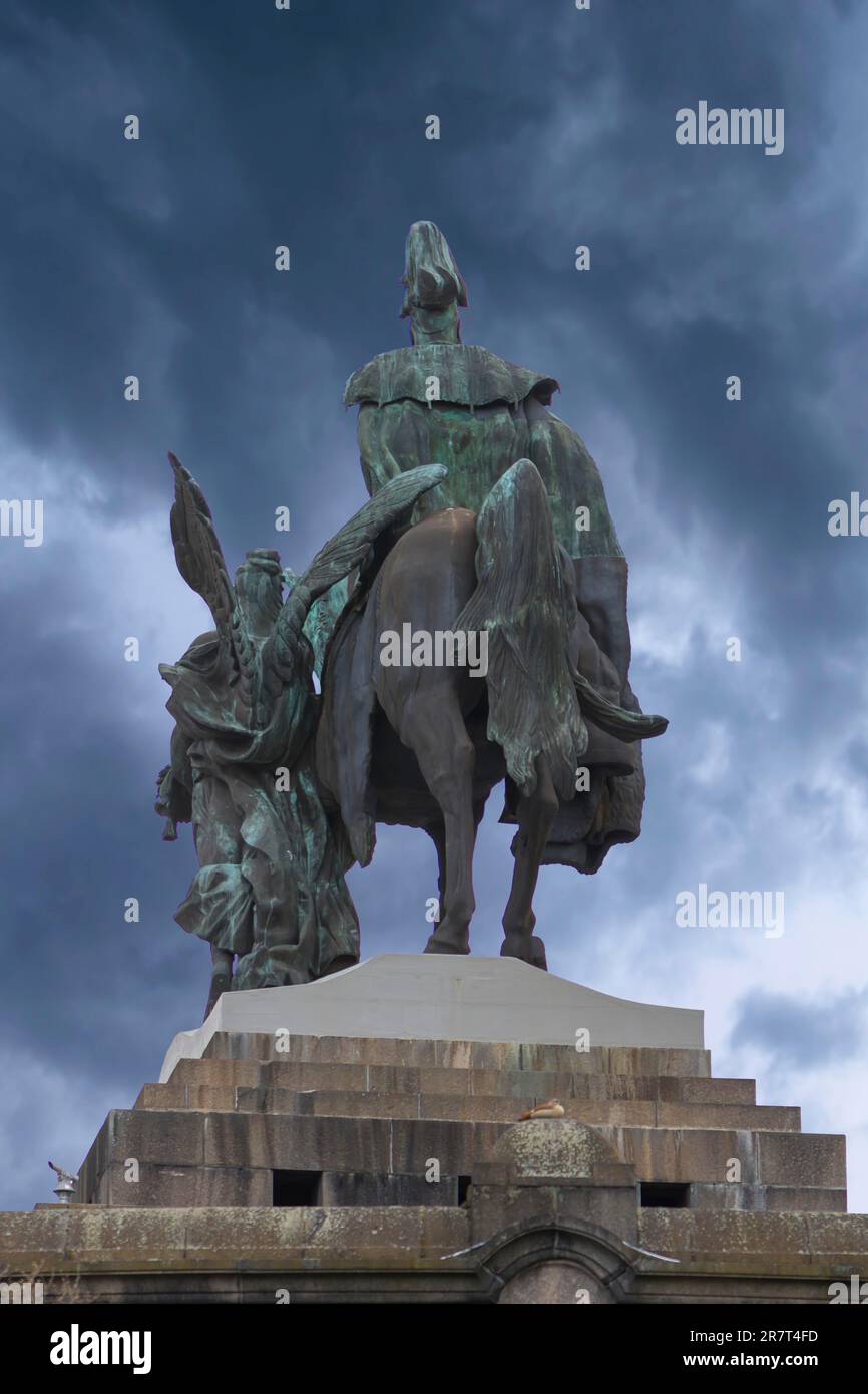 Kaiser Wilhelm Monument à l'angle allemand avec Rainy Sky, Koblenz, Rhénanie-Palatinat, Allemagne Banque D'Images