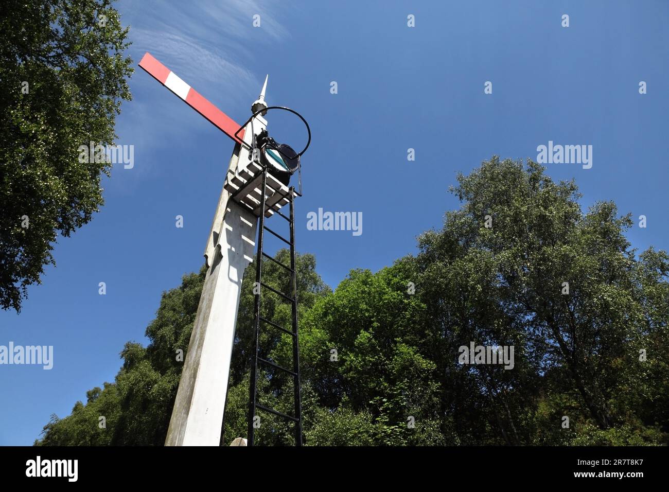 Signal de sémaphore de chemin de fer 'Home'. Banque D'Images