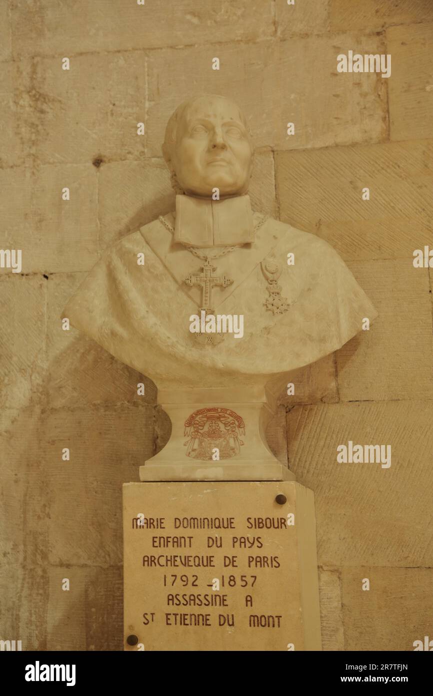 Monument et buste de l'Archevêque Marie Dominique Auguste Sibour, Église notre-Dame, Saint-Paul-trois-Châteaux, Saint, intérieur, Sculpture, Drôme Banque D'Images