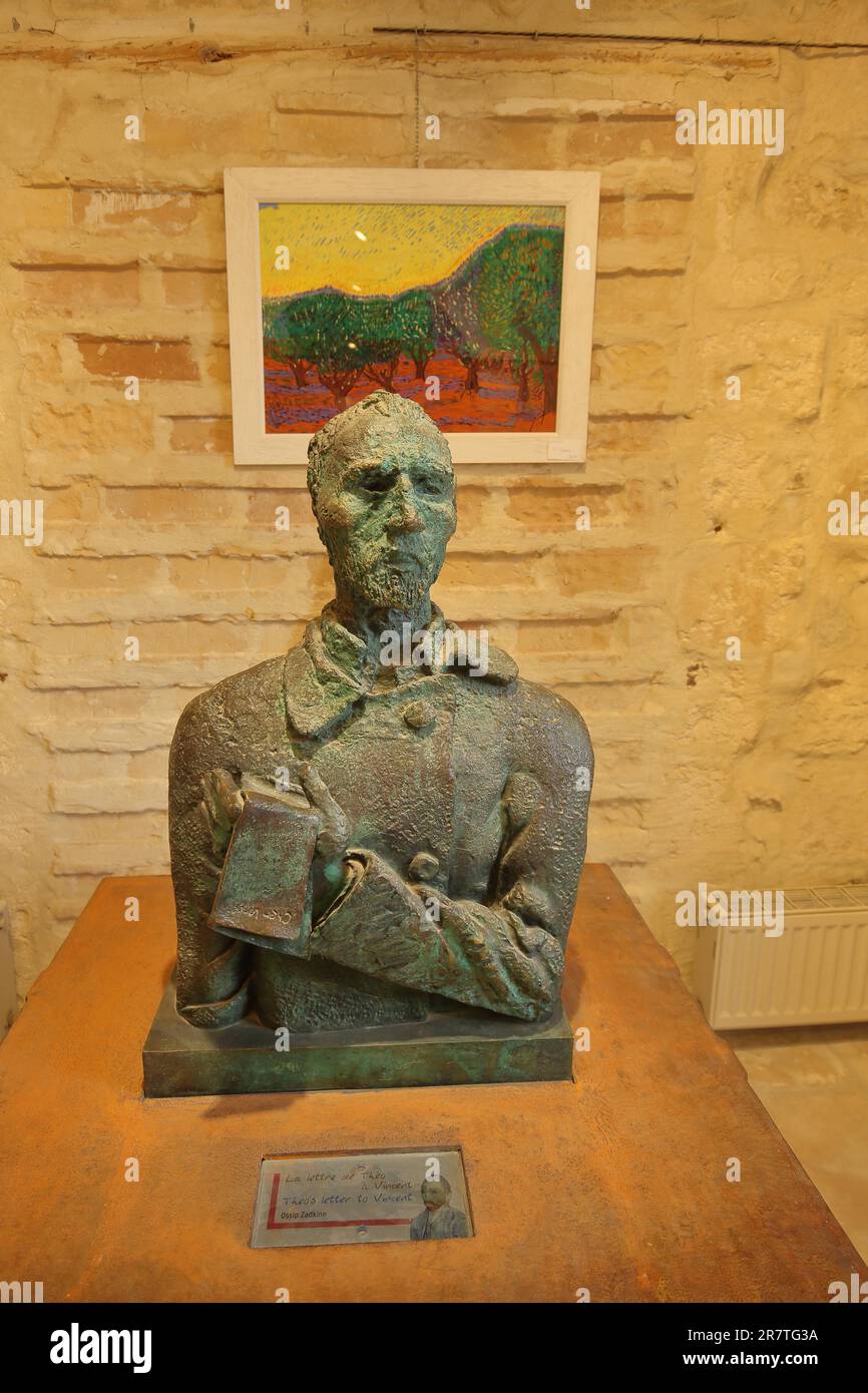 Musée Circut van Gogh avec buste et peinture dupliquée de Vincent van Gogh, Saint-Paul-de-Mausole, Saint, Saint-Rémy-de-Provence, Provence, Alpilles Banque D'Images