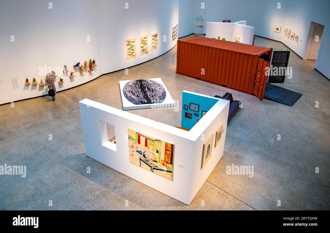 À Mueseum Quaumajuq, la plus grande collection publique d'art inuit contemporain au monde, qui fait partie de la Winnipeg Art Gallery, Winnipeg, Manitoba, Canada Banque D'Images