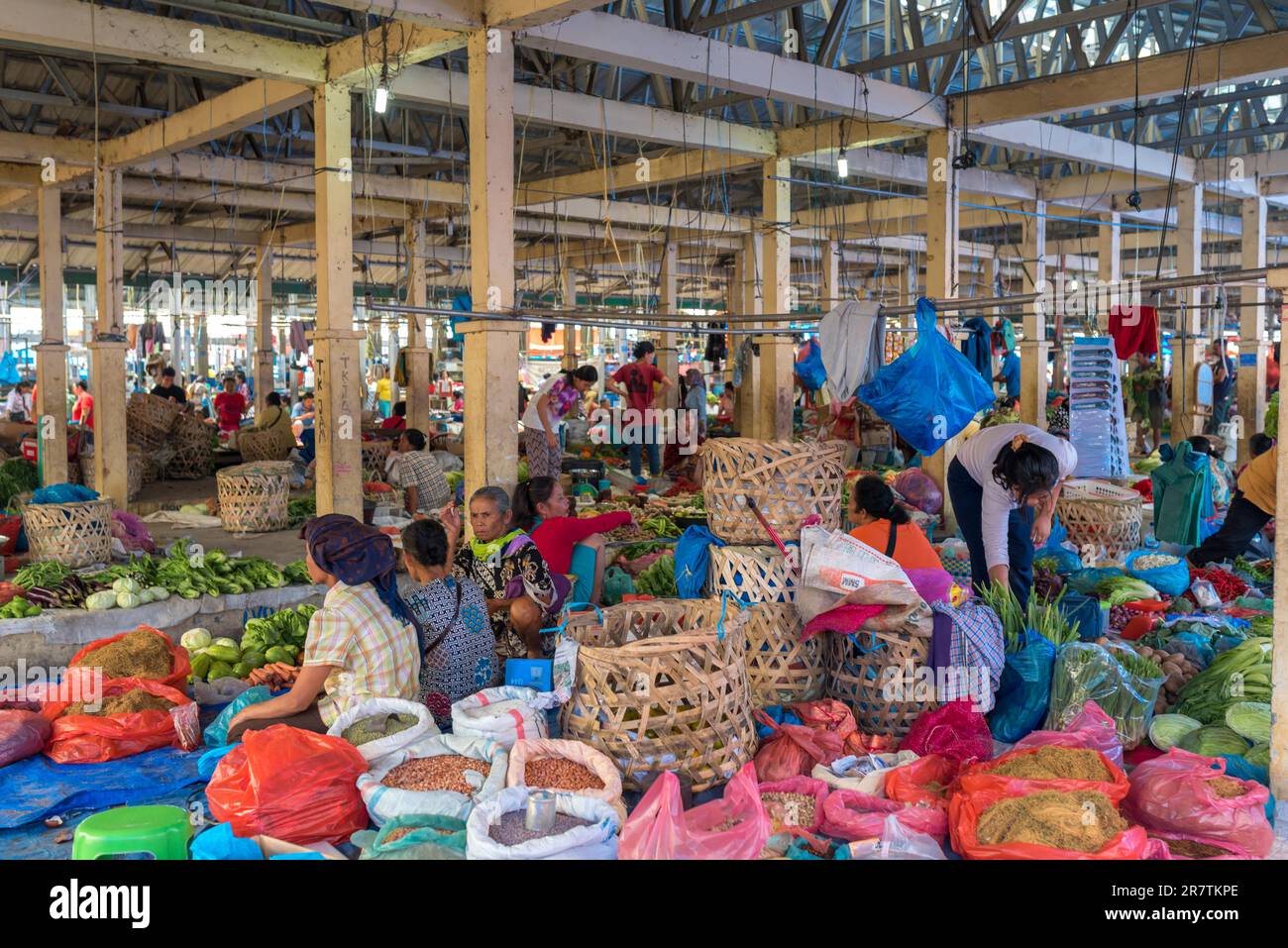 Marché hebdomadaire des fermiers dans la capitale du Toba Batak sur l'île de Samosir Pangururan dans le lac Toba dans la partie nord de Sumatra Banque D'Images