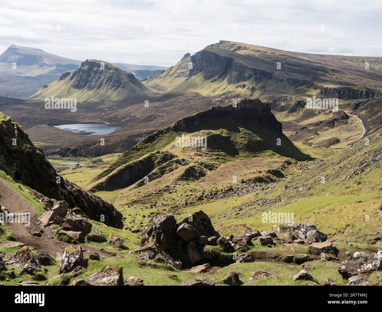 Vue sur les formations rocheuses de Quiraing, péninsule de Trotternish, île de Skye, Écosse, Royaume-Uni Banque D'Images