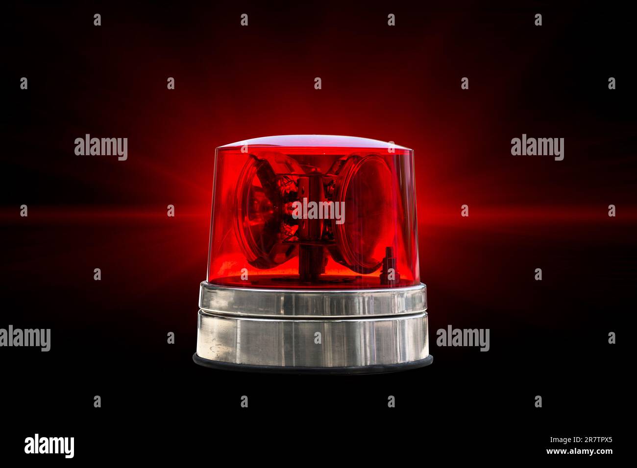 Avertisseur lumineux d'urgence de couleur rouge alarme de police de véhicule sirène isolée avec un chemin de coupure. Banque D'Images