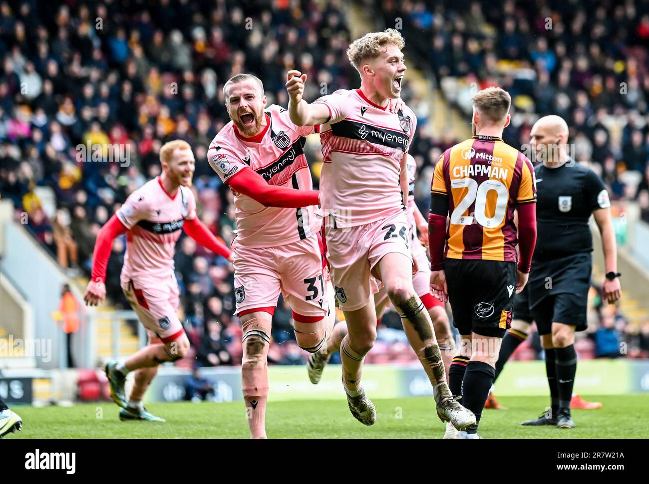 Andy Smith a obtenu un score lors du match de football de la Ligue FEL du Sky Bet, deux matchs entre le Bradford City FC et le Grimsby Town FC au stade de l'Université de Bradford Banque D'Images