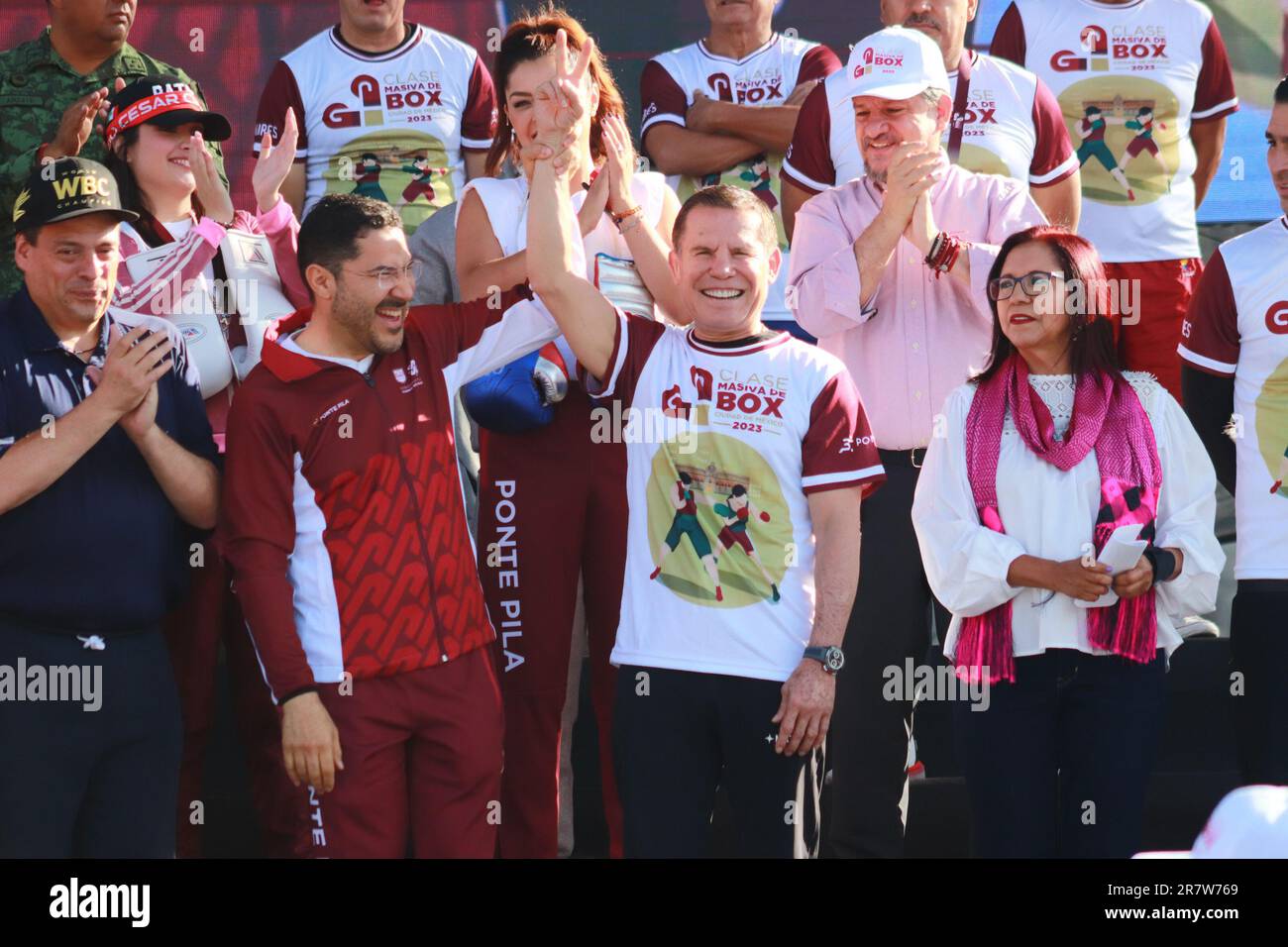 17 juin 2023 à Mexico, Mexique : cent de la partie de Personstake pendant la classe de boxe massive dans la ville de Mexico ZÃ³calo, dirigé par des personnalités de boxe mexicaine . Sur 17 juin 2023 à Mexico, Mexique. (Credit image: © Carlos Santiago/eyepix via ZUMA Press Wire) USAGE ÉDITORIAL SEULEMENT! Non destiné À un usage commercial ! Banque D'Images