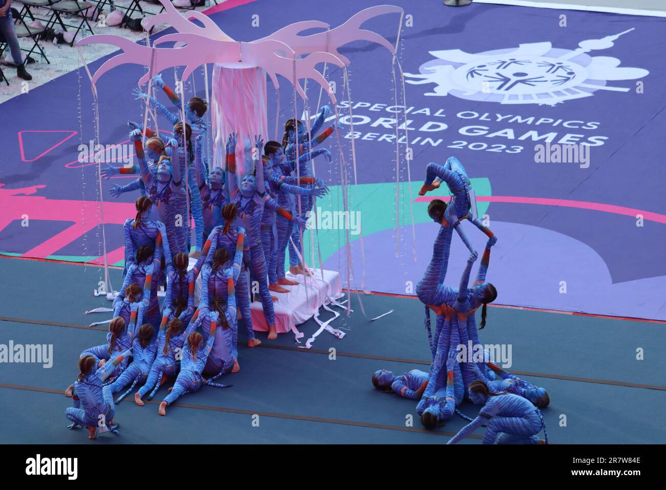 Berlin, Allemagne, 17, juin 2023. DTB Showteam lors de la cérémonie d'ouverture des Jeux Olympiques spéciaux World Games Berlin 2023. Crédit: Fabideciria. Credit: Fabideciria / Alamy Live News Banque D'Images