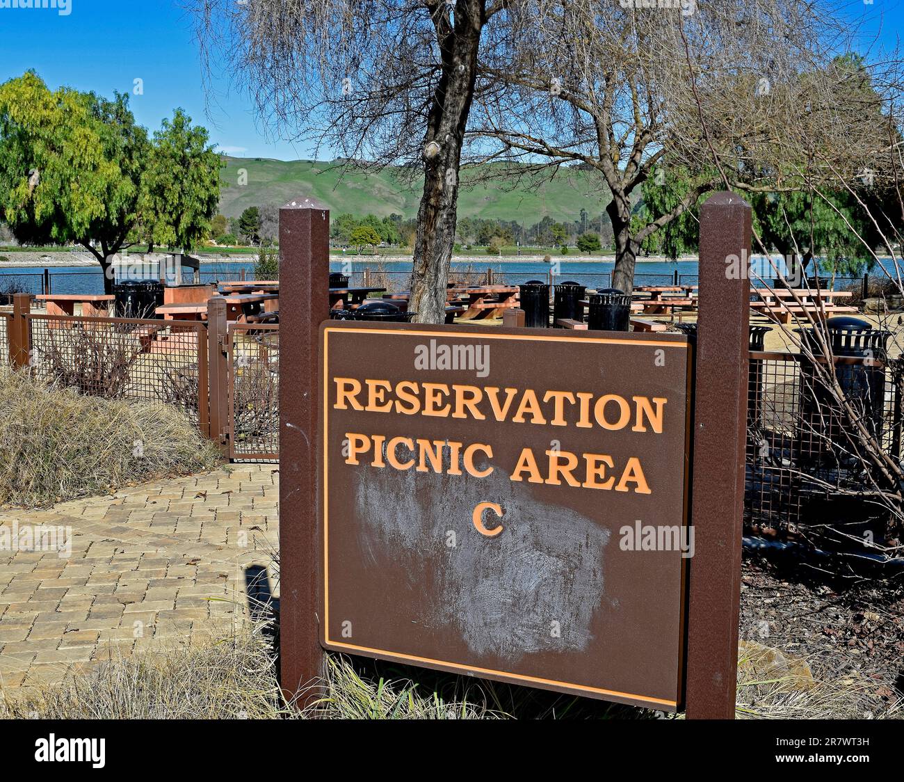 Réservation aire de pique-nique panneau C au lac Elizabeth à Fremont, Californie Banque D'Images