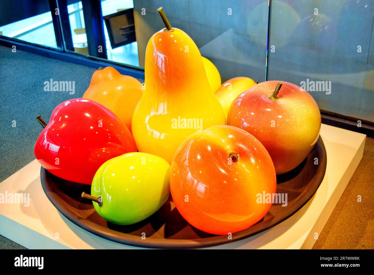 De charmantes décorations pour la maison et de charmantes figurines pour ajouter personnalité et style. Céramiques complexes, tentures murales vibrantes, etc Banque D'Images