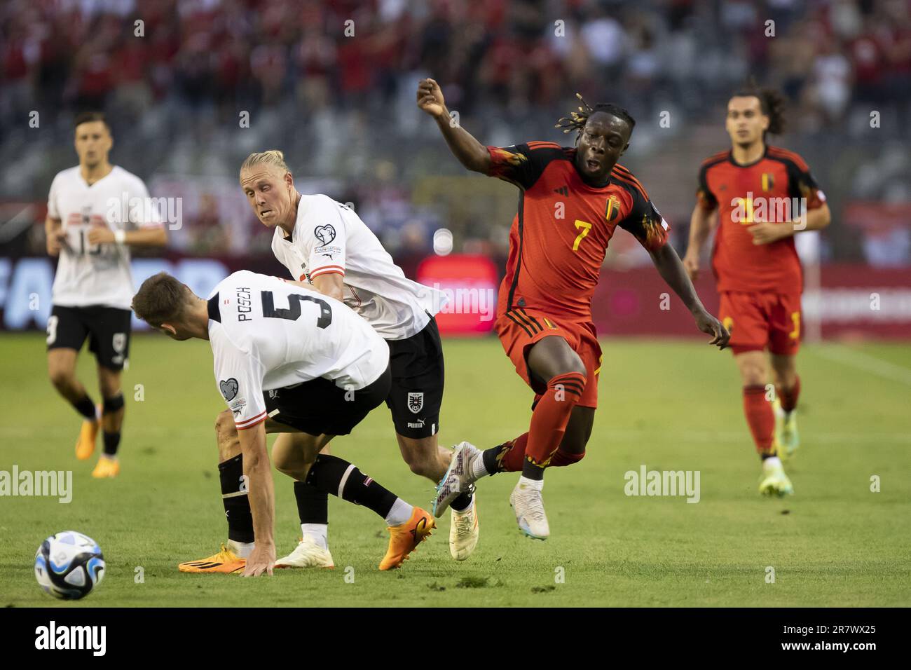 Solna, Suède. 17th juin 2023. Stefan Posch en Autriche, Xaver Schlager en Autriche et Jeremy Doku en Belgique, photographiés en action lors d'un match de football entre l'équipe nationale belge Red Devils et l'Autriche, le samedi 17 juin 2023 à Bruxelles, deuxième match de qualification (sur 8) pour les championnats d'Europe Euro 2024. BELGA PHOTO KRISTOF VAN ACCOM crédit: Belga News Agency/Alay Live News Banque D'Images