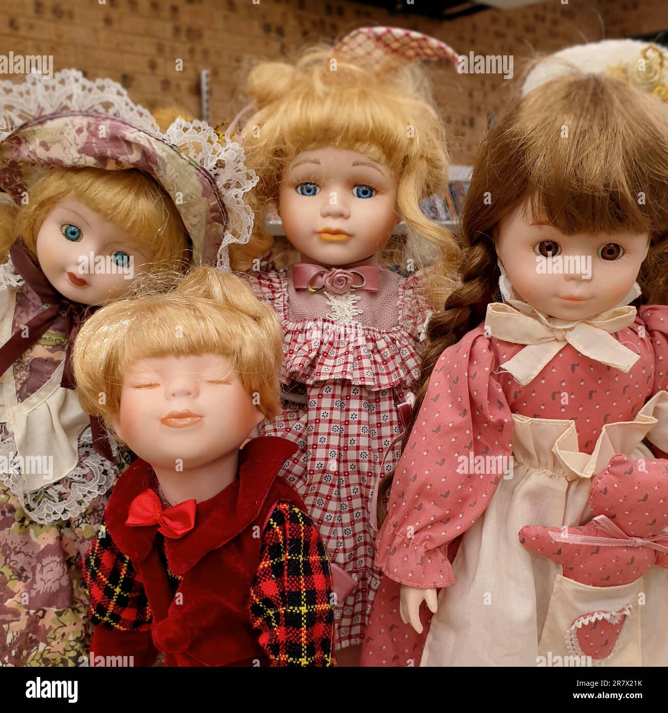 gros plan de la collection de poupées en porcelaine Photo Stock - Alamy