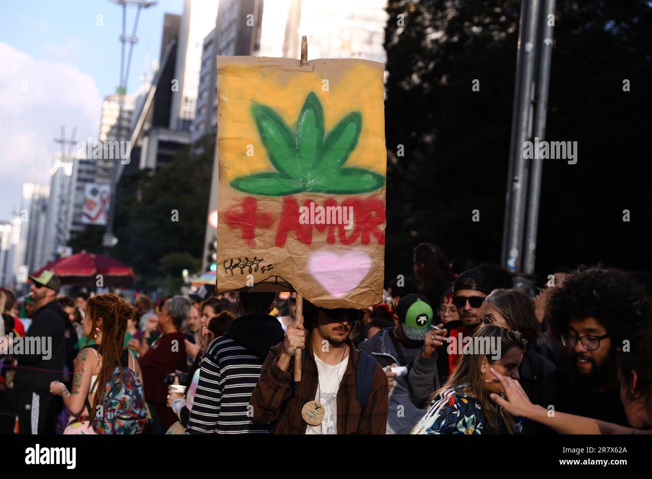 Édition 15th de la Marche de la marijuana avec le thème "anti-Prohibitionnisme pour une affaire de classe - réparation pour la nécessité" ce samedi, le 17th, sur l'Avenida Paulista, région centrale de São Paulo. Credit: Brésil photo Press/Alamy Live News Banque D'Images