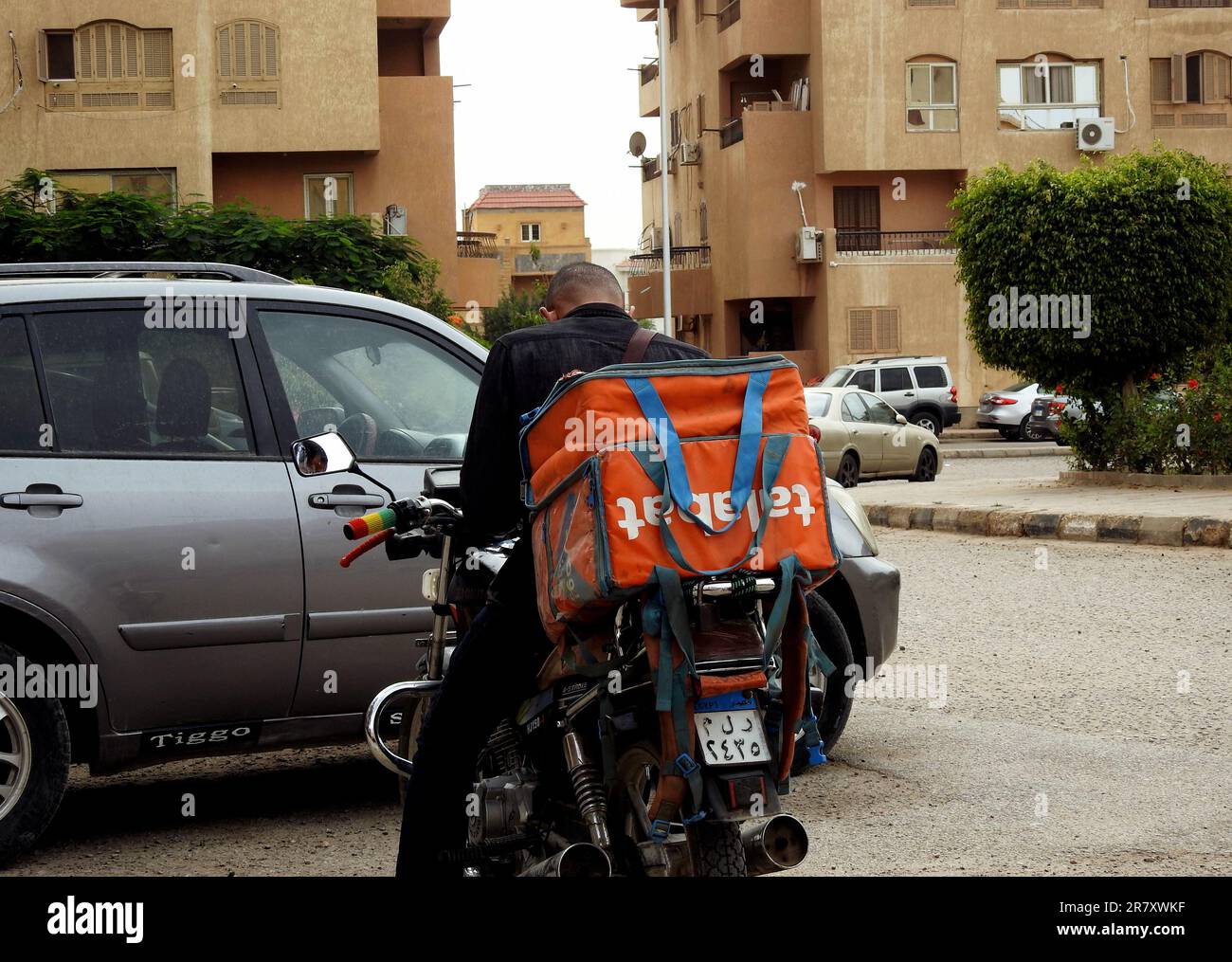 Le Caire, l'Egypte, 6 juin 2023: Talabat moto service de livraison de nourriture, d'épicerie et plus, livré rapidement à la porte commandé par talabat Egypte onl Banque D'Images