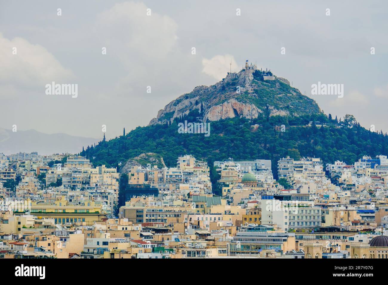 Vue sur les quartiers de Plaka et Monastiraki et le mont Lycabette depuis l'Acropole Banque D'Images