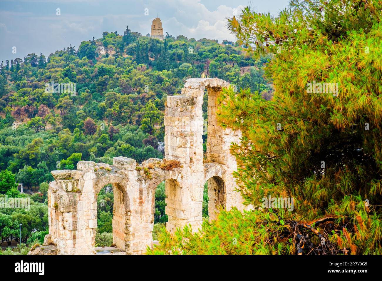 Vue sur les quartiers de Plaka et Monastiraki et le mont Lycabette depuis l'Acropole Banque D'Images