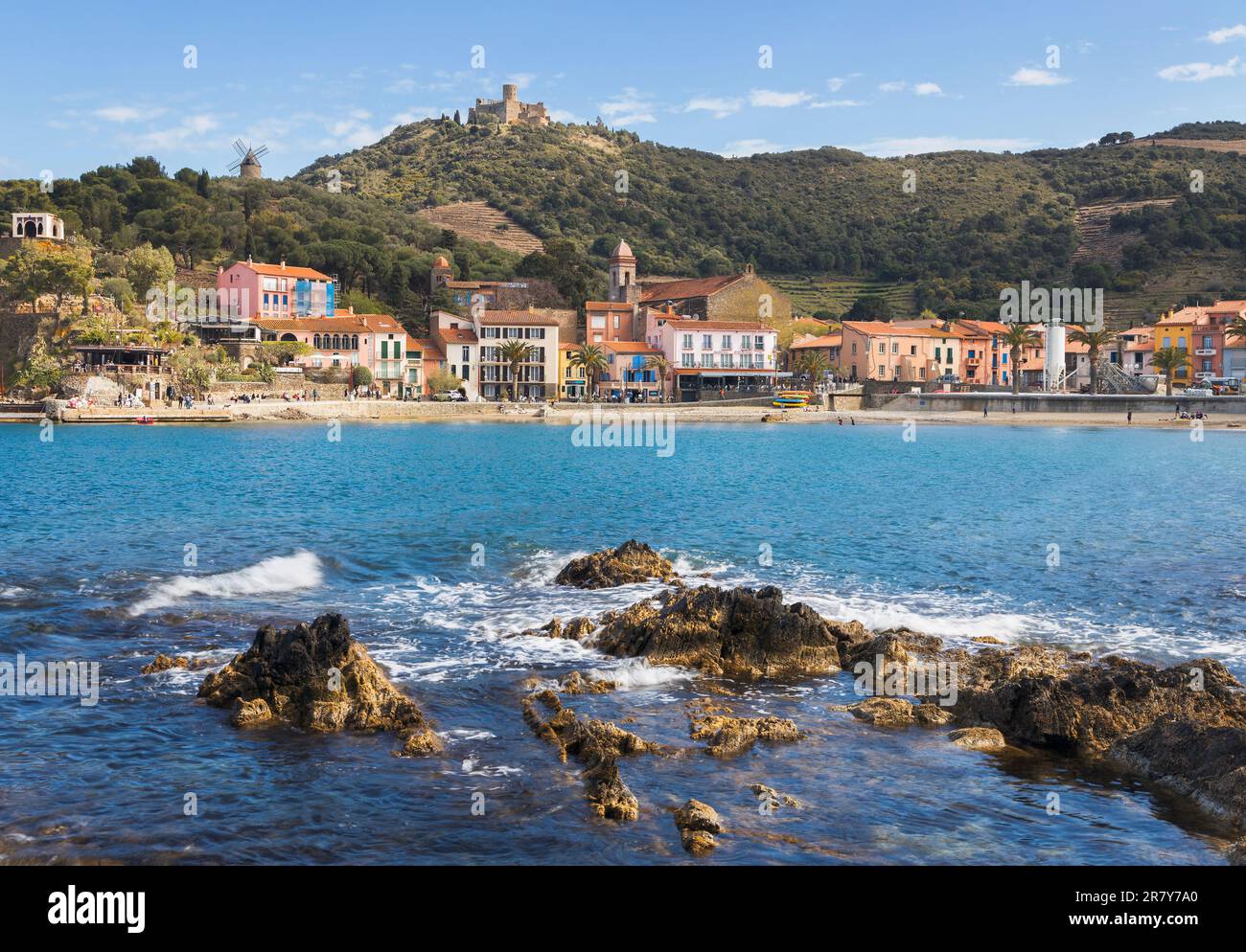 Une vue pittoresque de la ville côtière de Collioure, en France Banque D'Images
