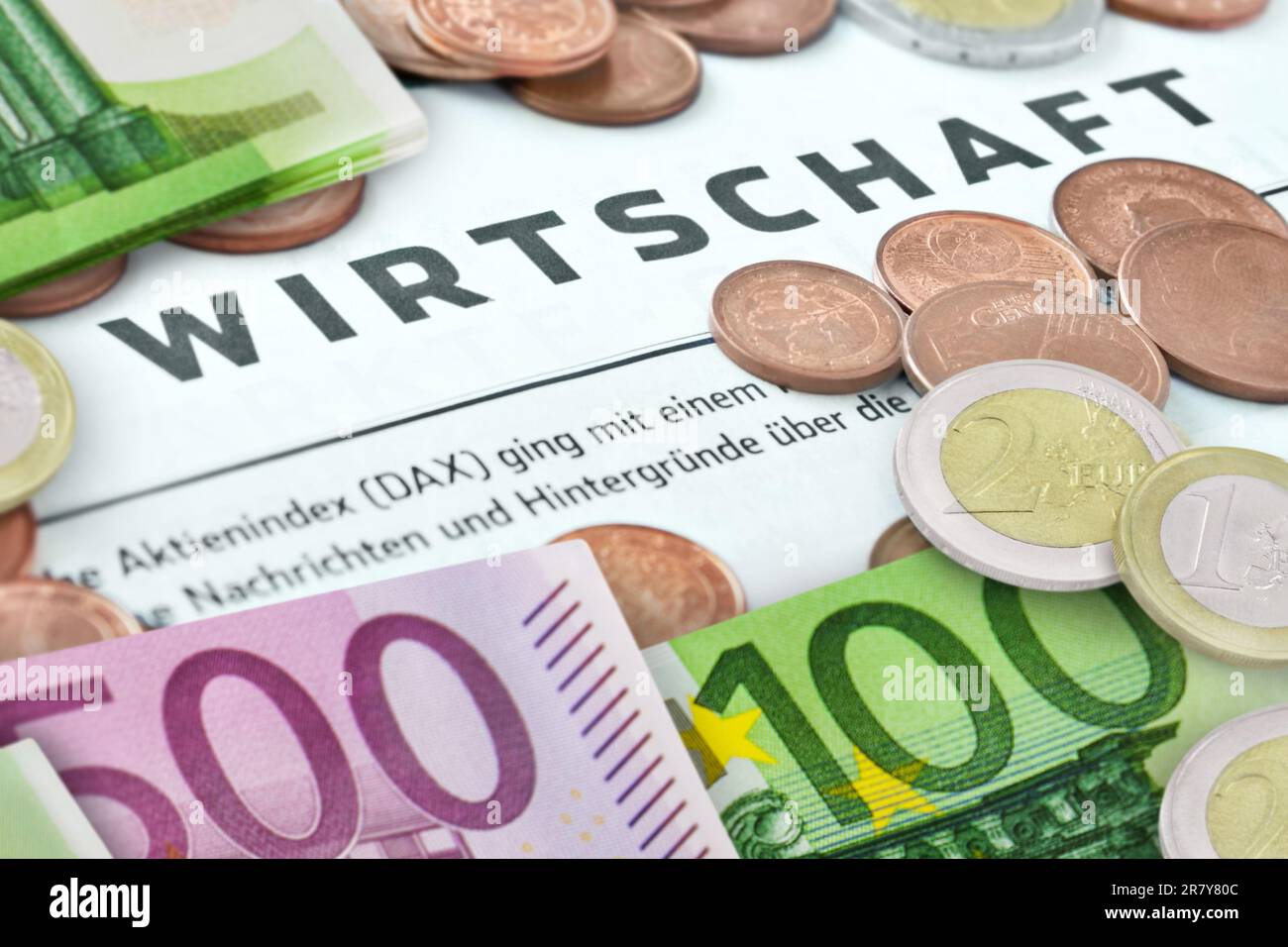 Finanzen und Deutsche Zeitung mit Euro, Wirtschaft und DAX Aktien Banque D'Images