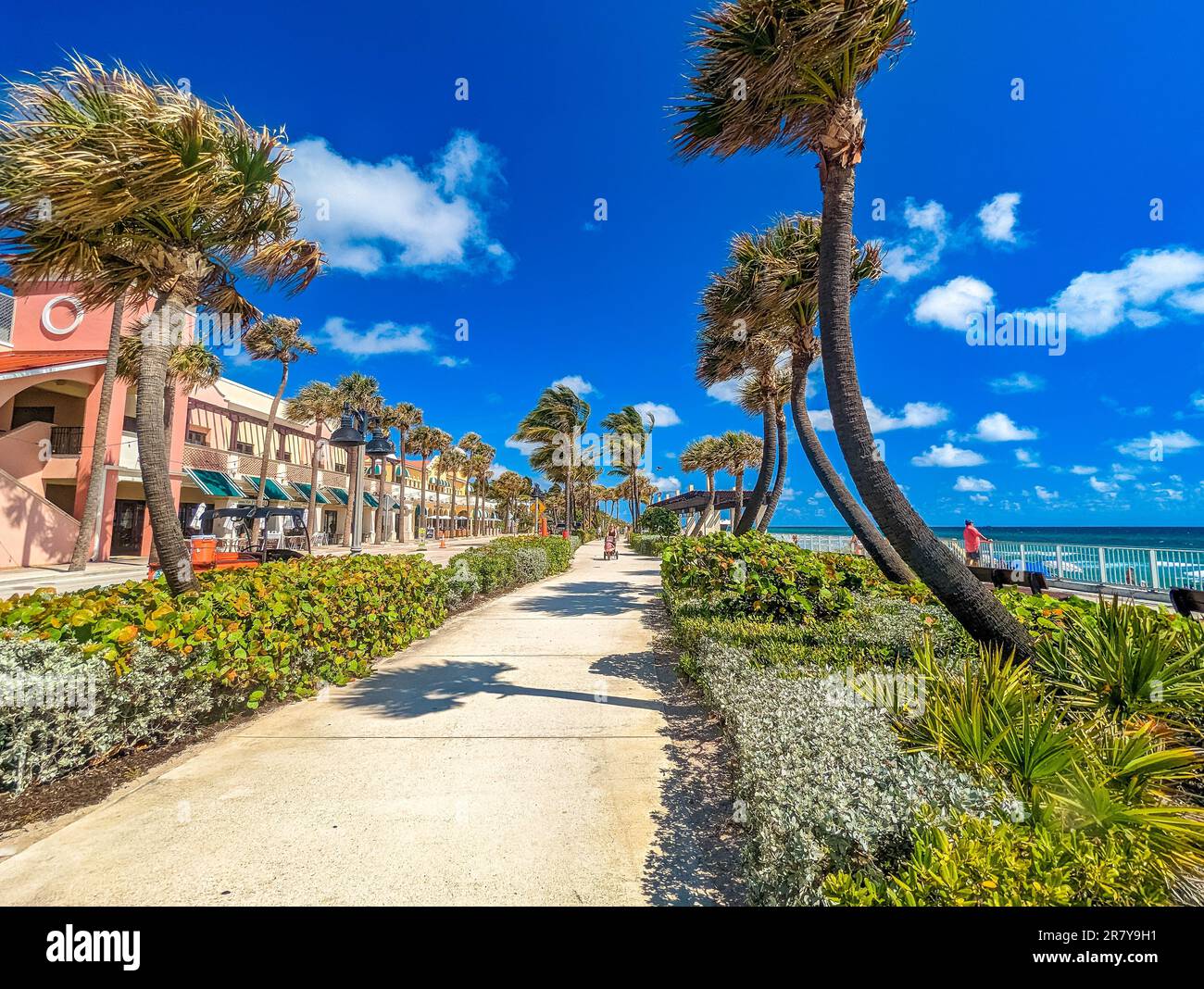 Le Lake Worth Florida Pier et les vagues sur la plage Banque D'Images