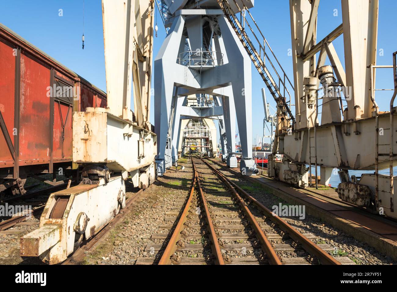 Transport ferroviaire et équipement portuaire sur le site d'exposition du Musée du Port à l'abri 50 quartier de Hambourg Kleiner Grasbrook. Ici, le Musée du Port a Banque D'Images