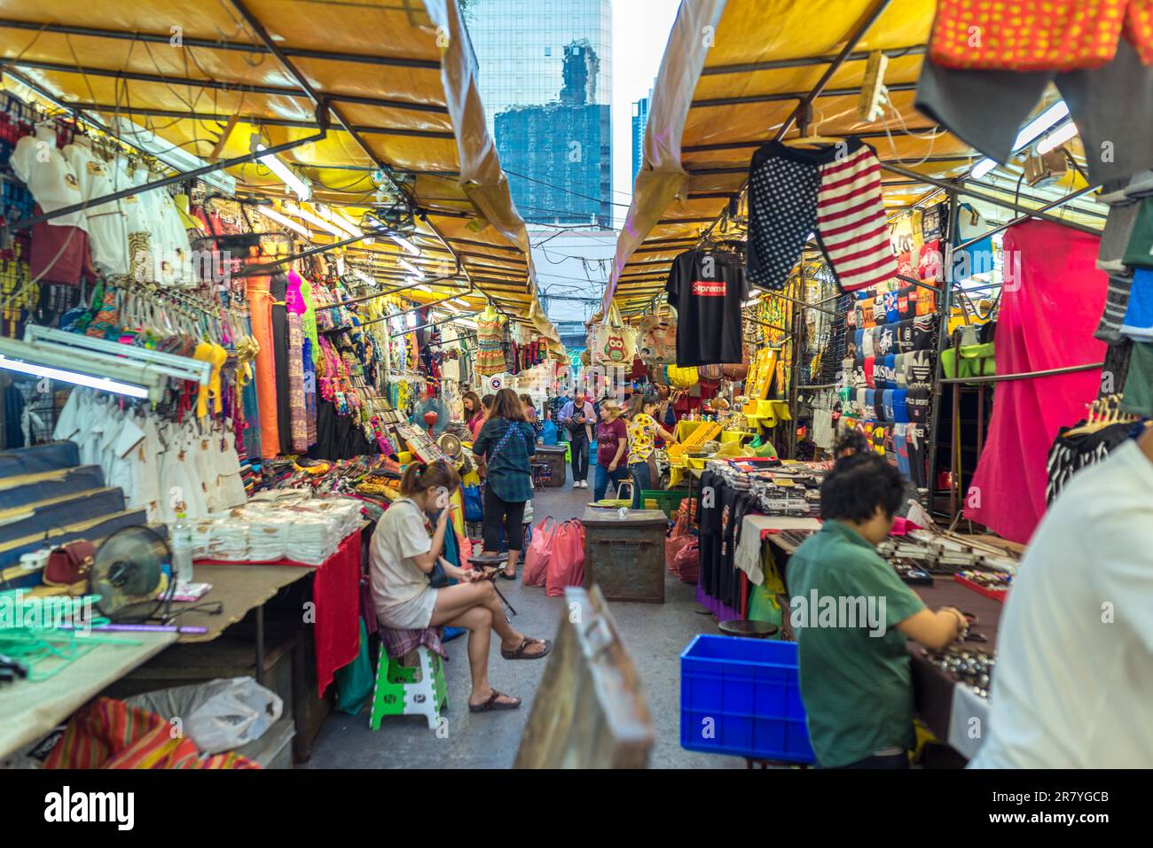 Le bazar nocturne de Patpong est l'une des attractions du quartier de Bang Rak Banque D'Images