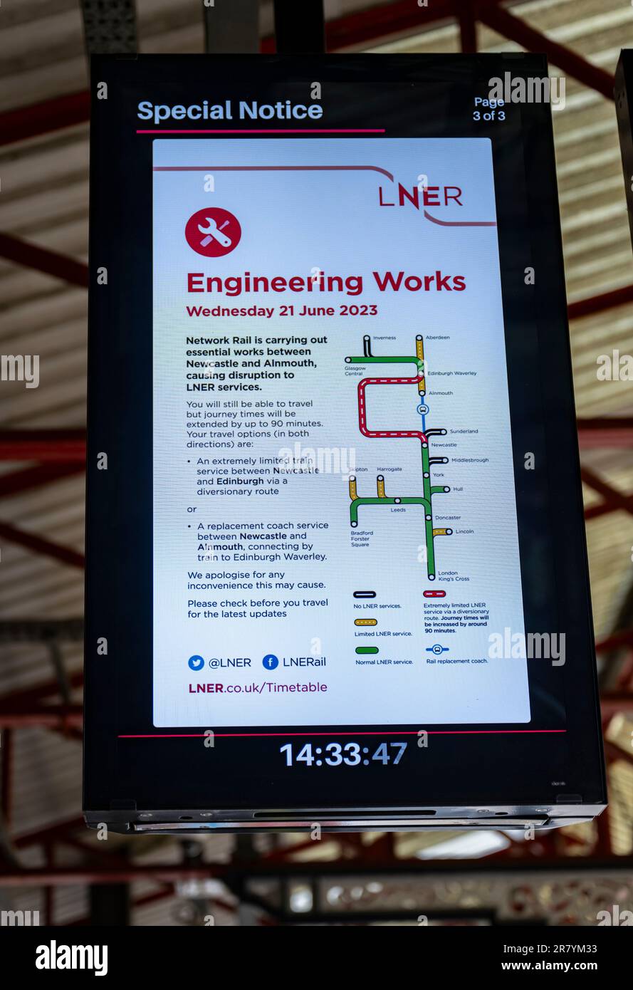 Gare, Grantham, Lincolnshire, Royaume-Uni – écran d'informations sur les passagers montrant les travaux d'ingénierie planifiés Banque D'Images