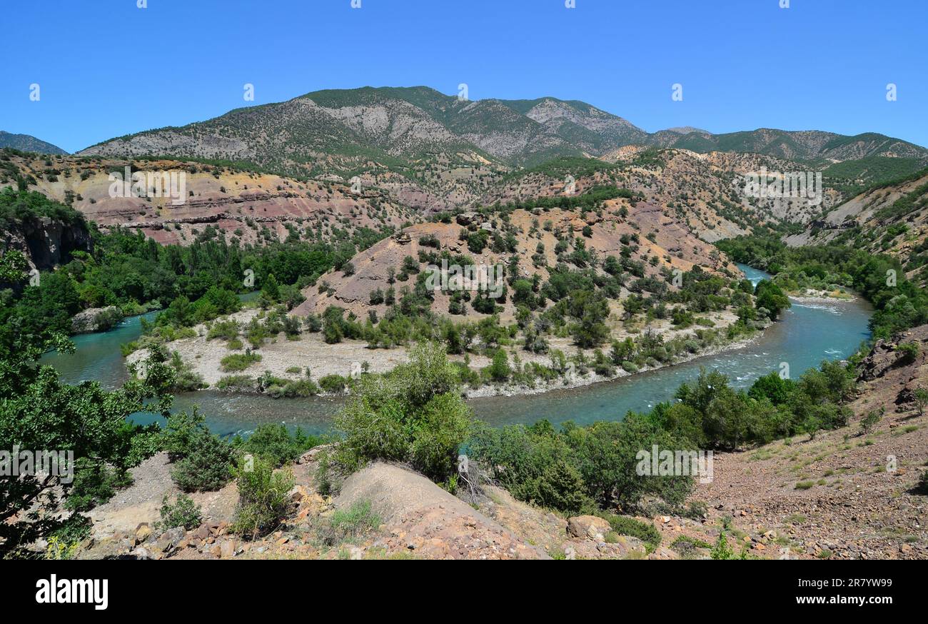 Vallée et rivière Munzur à Tunceli, Turquie. Banque D'Images