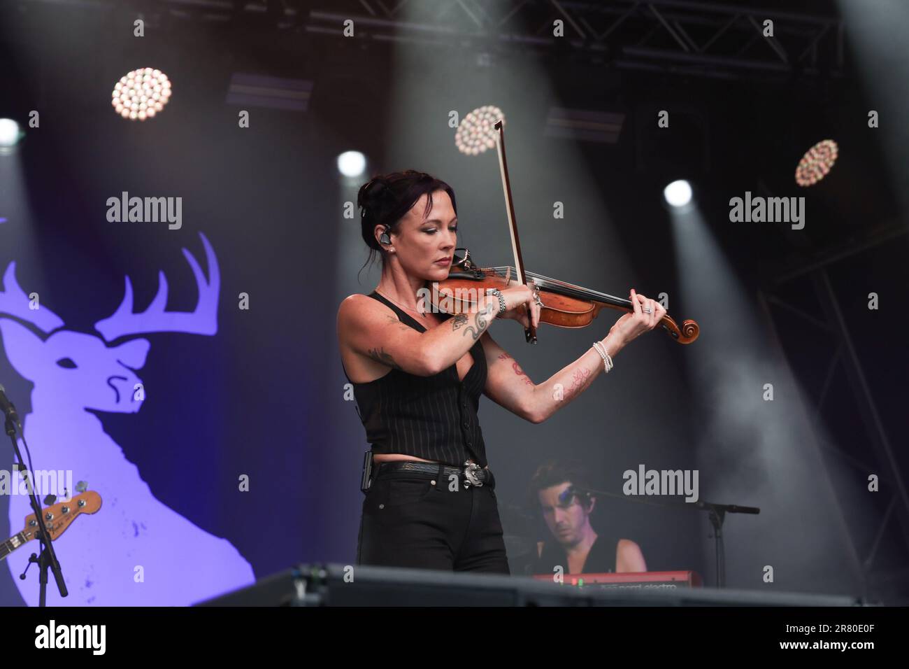 Black Deer Festival, Kent, Royaume-Uni - 18th juin. Amanda Shires, auteure-compositrice primée Grammy, se produit sur la scène principale du Black Deer Festival, à Eridge Park, dans le Kent. Credit Jill O'Donnell/Alay Live News Banque D'Images