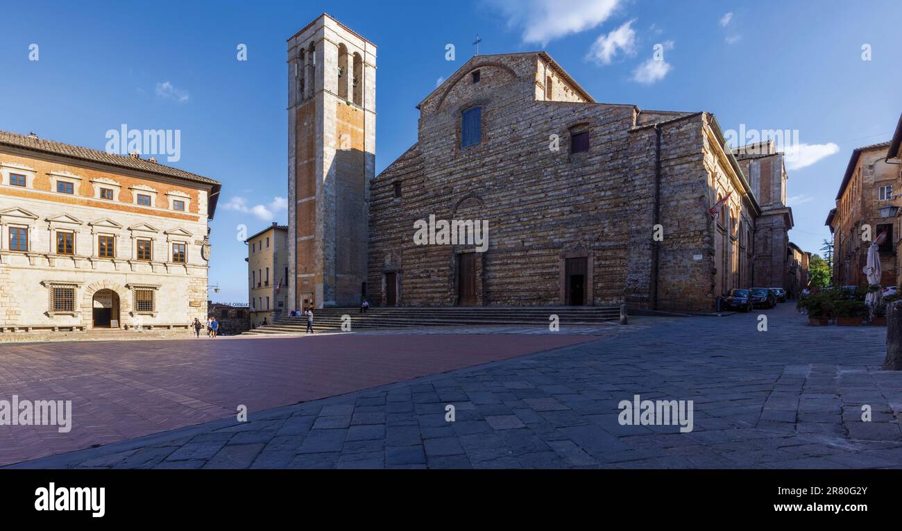 Montepulciano, province de Sienne, Toscane, Italie. Le Duomo ou la cathédrale de la Piazza Grande. La Cattedrale dell'Assunta a été construite pendant l'an 16th Banque D'Images