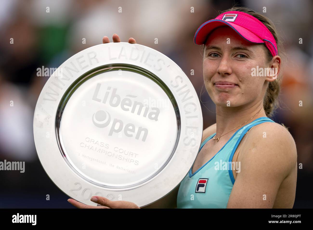 ROSMALEN - Ekaterina Alexandrova (RUS) remporte la finale du tournoi de tennis  Libema Open à Rosmalen. ANP SANDER KONING pays-bas - belgique sortie Photo  Stock - Alamy
