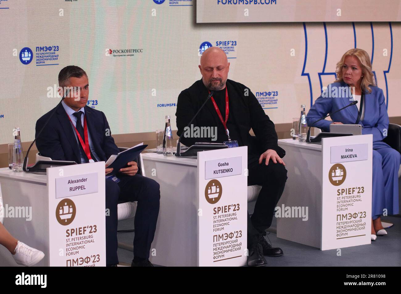Alexander Ruppel (L), Gosha Kutsenko (C), Irina Makieva (R), assiste à une session sur le développement d'une communauté inclusive: Dialogue tripartite sur le rôle de l'inclusion dans le développement de la Potentia humaine russe dans le cadre de la St. Forum économique international de Petersbourg 2023 (SPIEF 2023). Banque D'Images Alexander Ruppel (L), Gosha Kutsenko (C), Irina Makieva (R), assiste à une session sur le développement d'une communauté inclusive: Dialogue tripartite sur le rôle de l'inclusion dans le développement de la Potentia humaine russe dans le cadre de la St. Forum économique international de Petersbourg 2023 (SPIEF 2023). Banque D'Images
