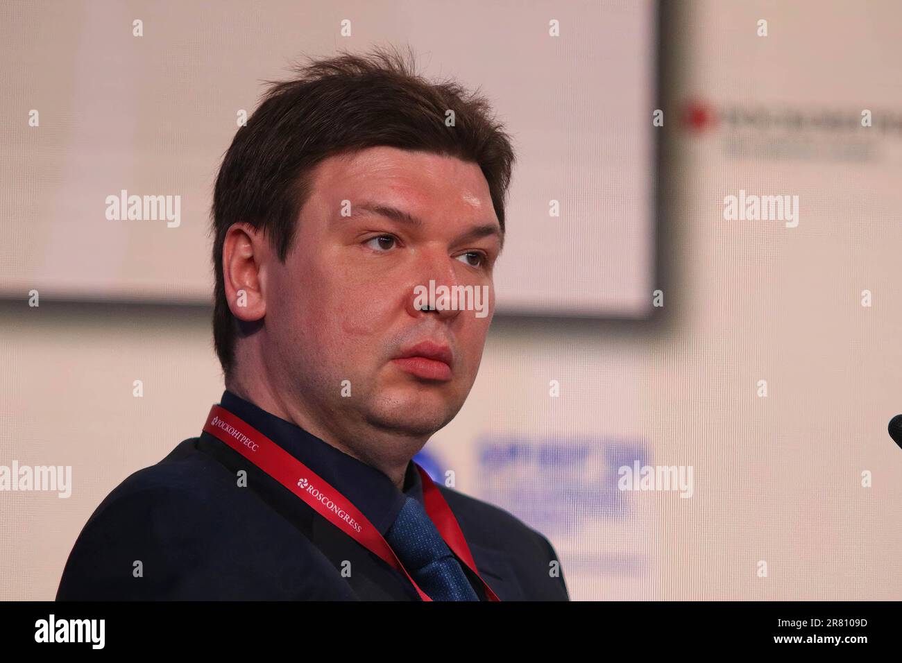 Dmitry Mednikov, Directeur général du Groupe russe des médias, assiste à une session sur le développement d'une communauté inclusive: Dialogue tripartite sur le rôle de l'inclusion dans le développement de la Potentia humaine russe dans le cadre de la St. Forum économique international de Petersbourg 2023 (SPIEF 2023). Banque D'Images