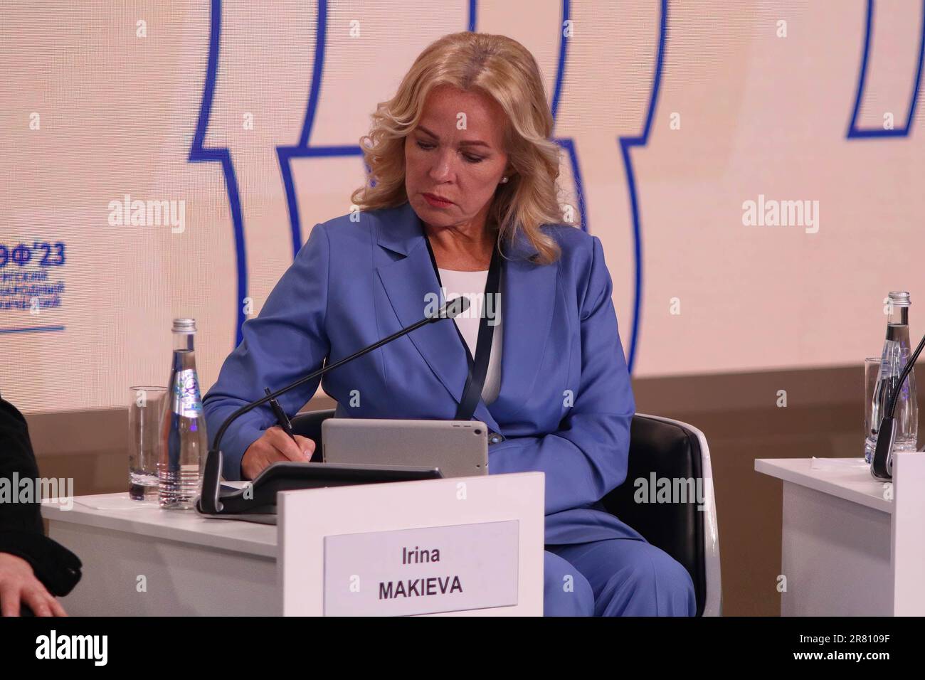 Irina Makieva, partenaire en chef pour le développement urbain, VEB.RF, participe à une session sur le développement d'une communauté inclusive: Dialogue tripartite sur le rôle de l'inclusion dans le développement de la Potentia humaine russe dans le cadre de la St. Forum économique international de Petersbourg 2023 (SPIEF 2023). Banque D'Images Irina Makieva, partenaire en chef pour le développement urbain, VEB.RF, participe à une session sur le développement d'une communauté inclusive: Dialogue tripartite sur le rôle de l'inclusion dans le développement de la Potentia humaine russe dans le cadre de la St. Forum économique international de Petersbourg 2023 (SPIEF 2023). Banque D'Images
