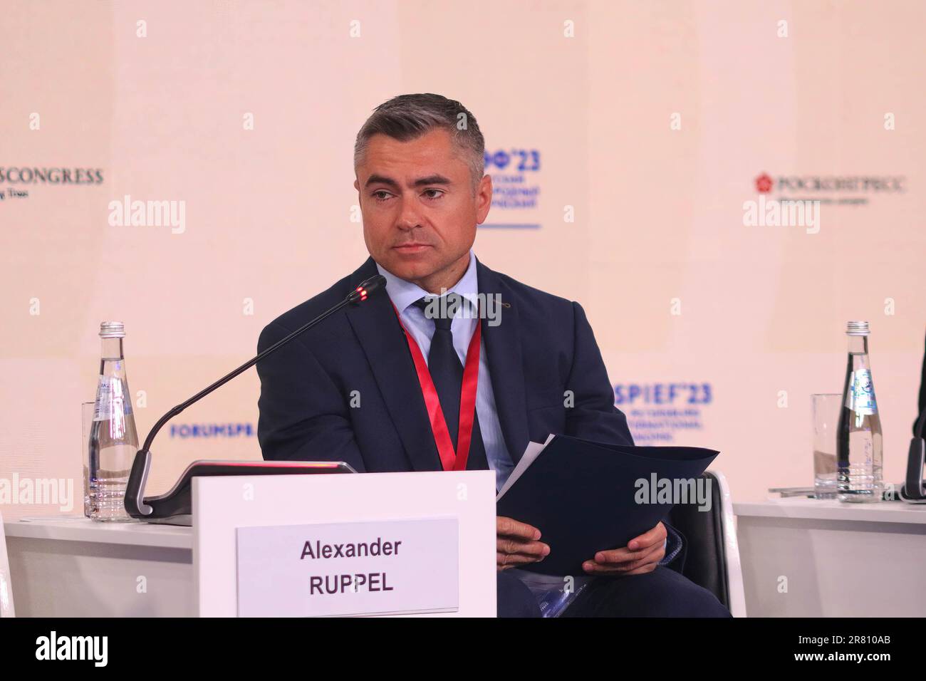 Alexander Ruppel, chef adjoint du gouverneur de la région de Krasnodar, assiste à une séance sur le développement d'une communauté inclusive: Dialogue tripartite sur le rôle de l'inclusion dans le développement de la Potentia humaine russe dans le cadre de la St. Forum économique international de Petersbourg 2023 (SPIEF 2023). Banque D'Images
