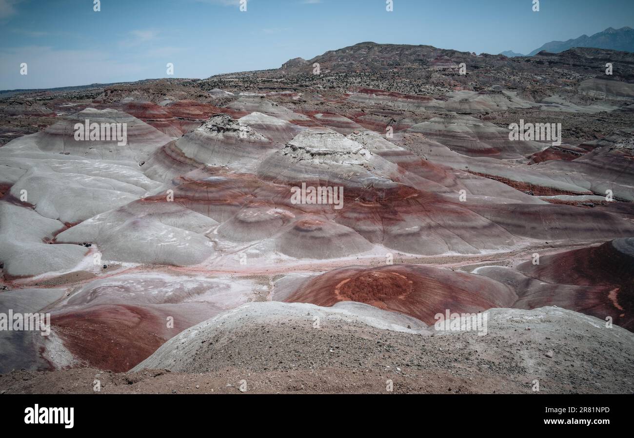 Collines bentonite vue aérienne incroyable. Situé dans le parc national de Capitol Reef, États-Unis, Utah. Banque D'Images