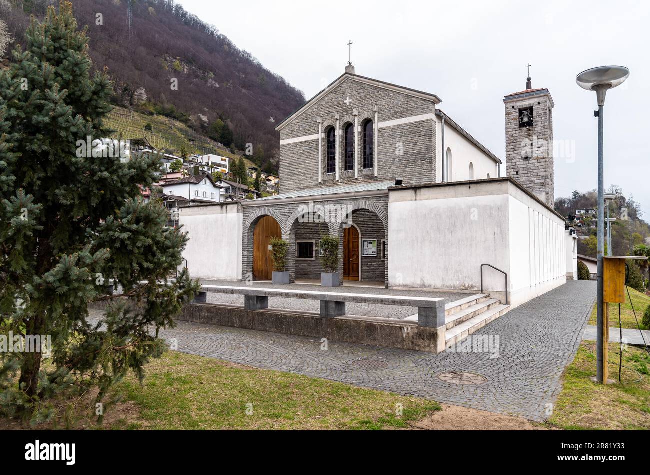 Vue sur l'église Montedato de Lavertèzzo Piano, Tessin, Suisse Banque D'Images