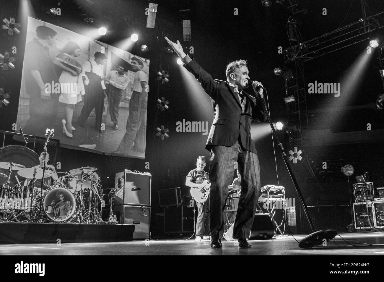 Morrissey et son groupe se sont produits au Los Angeles Sports Arena, Los Angeles, Californie, le 10 mai 2014, Pendant le monde la paix n'est aucun de votre visite d'affaires. Les dates aux États-Unis après le 7 juin ont été annulées pour cause de maladie. Banque D'Images