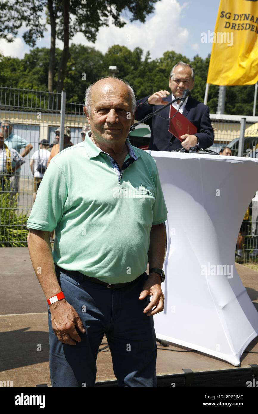 Im Bild: Wolf-Rüdiger Ziegenbalg. Die Stadt Görlitz würdigt den Ehrenspielführer von Dynamo Dresden Hans-Jürgen „Dixie“ Dörner, indem sie den „Dixie-D. Banque D'Images