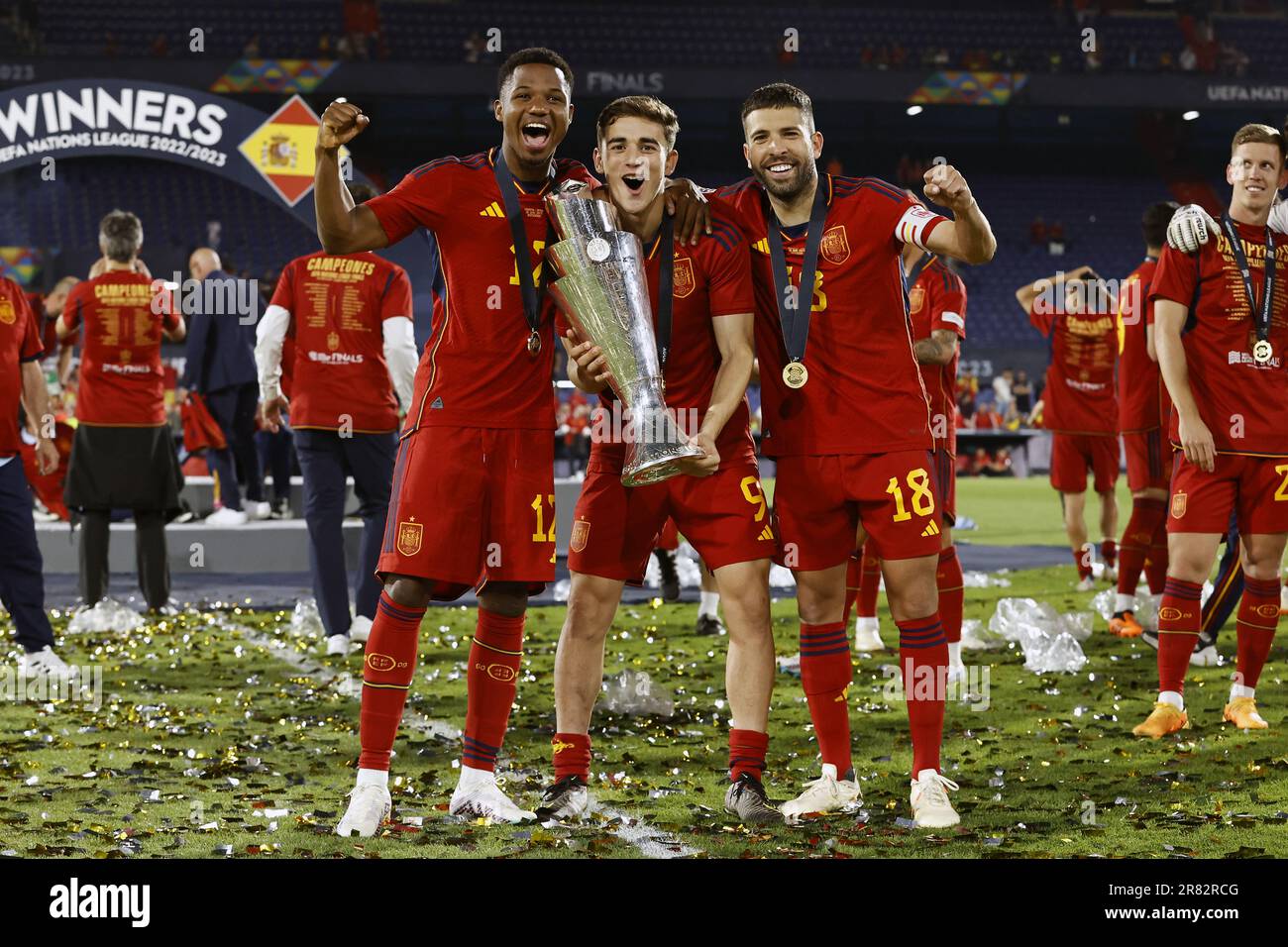 ROTTERDAM - (LR) Ansu Fati d'Espagne, Gavi d'Espagne, Jordi Alba d'Espagne lors du match final de la Ligue des Nations de l'UEFA entre la Croatie et l'Espagne au stade de Kuip de Feyenoord sur 18 juin 2023 à Rotterdam, pays-Bas. ANP | Hollandse Hoogte | MAURICE VAN STEEN pays-bas sortie - belgique sortie Banque D'Images